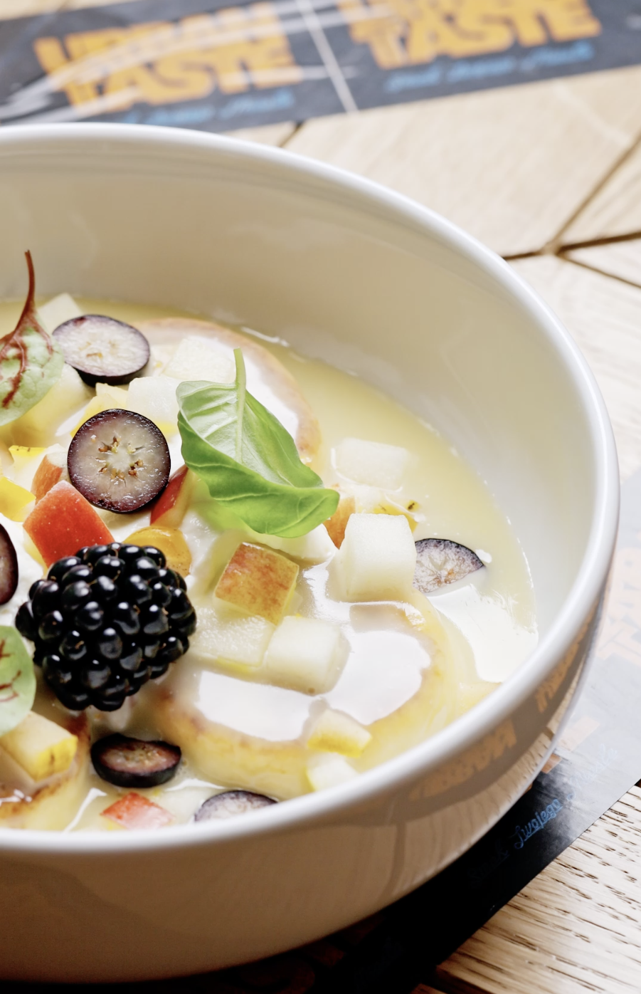 🤩Mini serniczki w jeziorze sosu z białej czekolady